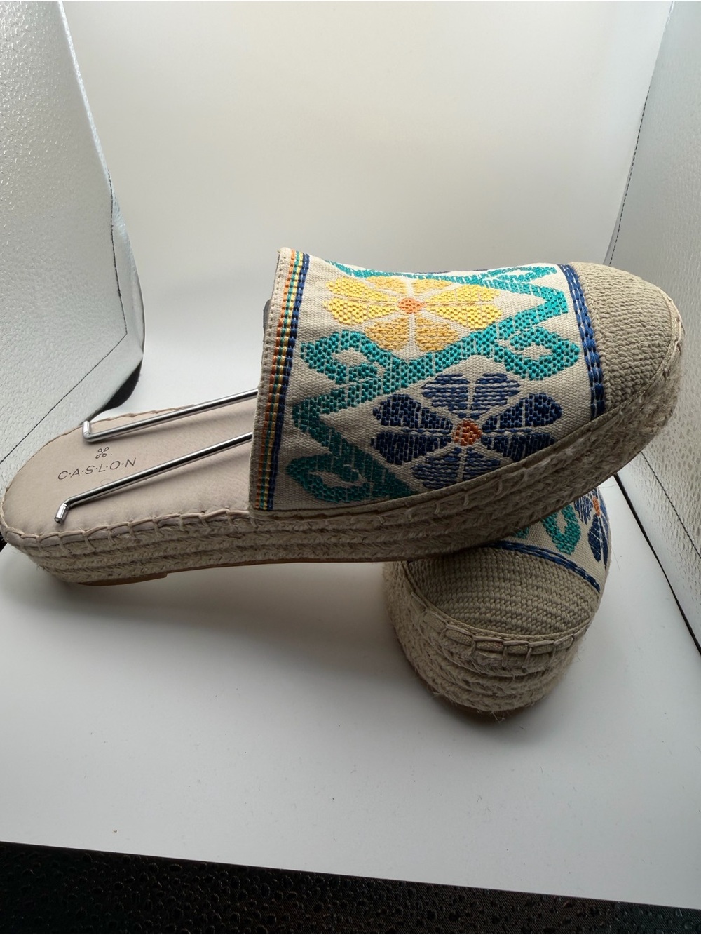 Caslon Embroidered Floral Espadrille Slide - Beige with Blue & Yellow size 9 NWT